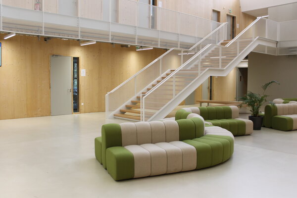 Photo du hall, bâtiment C | Crédit : Myriam Lakraa